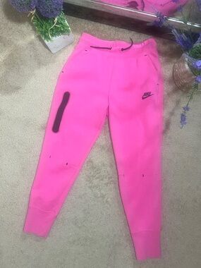 Nike big girl Bright Pink Kids' Jogger Sweatpants